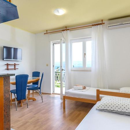 1 Bedroom Beautiful Apartment In Duće Exterior foto
