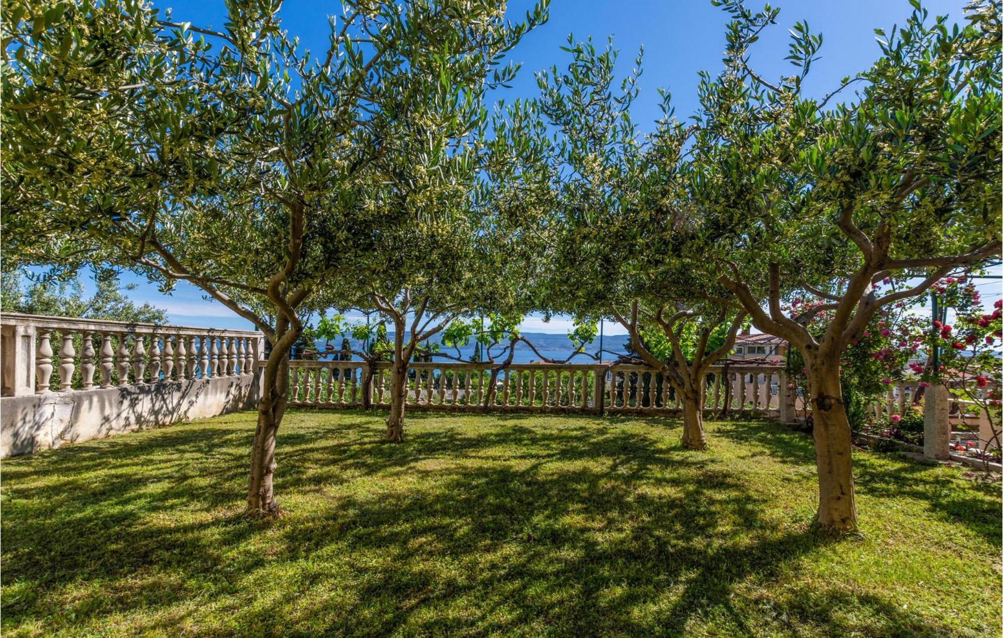 1 Bedroom Beautiful Apartment In Duće Exterior foto
